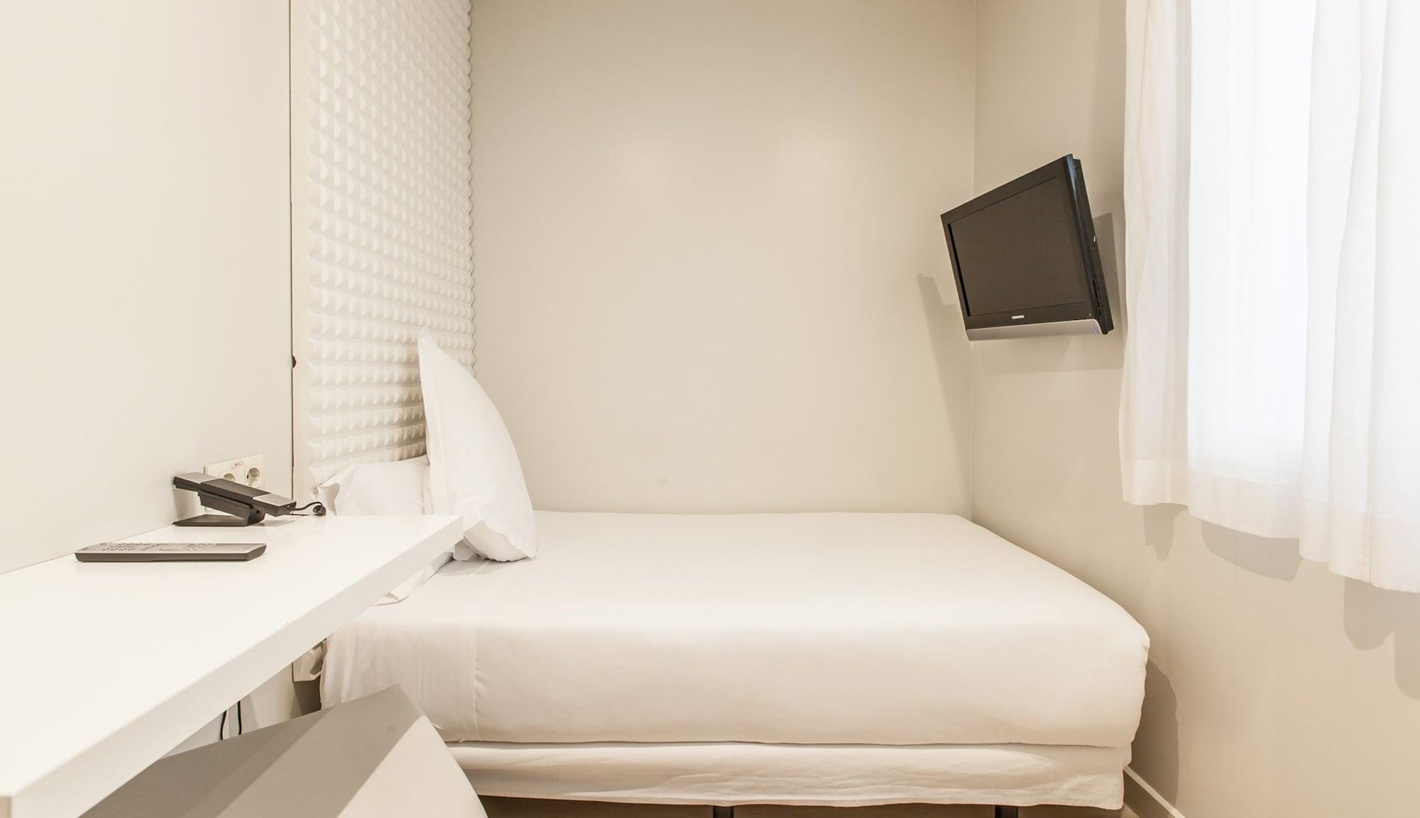 Urbansea Atocha 113 Hotel Madrid Luaran gambar