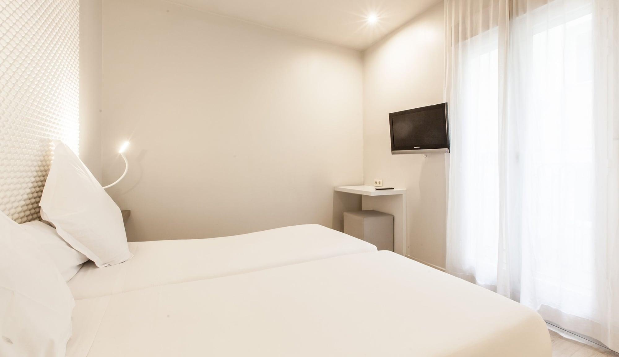Urbansea Atocha 113 Hotel Madrid Luaran gambar