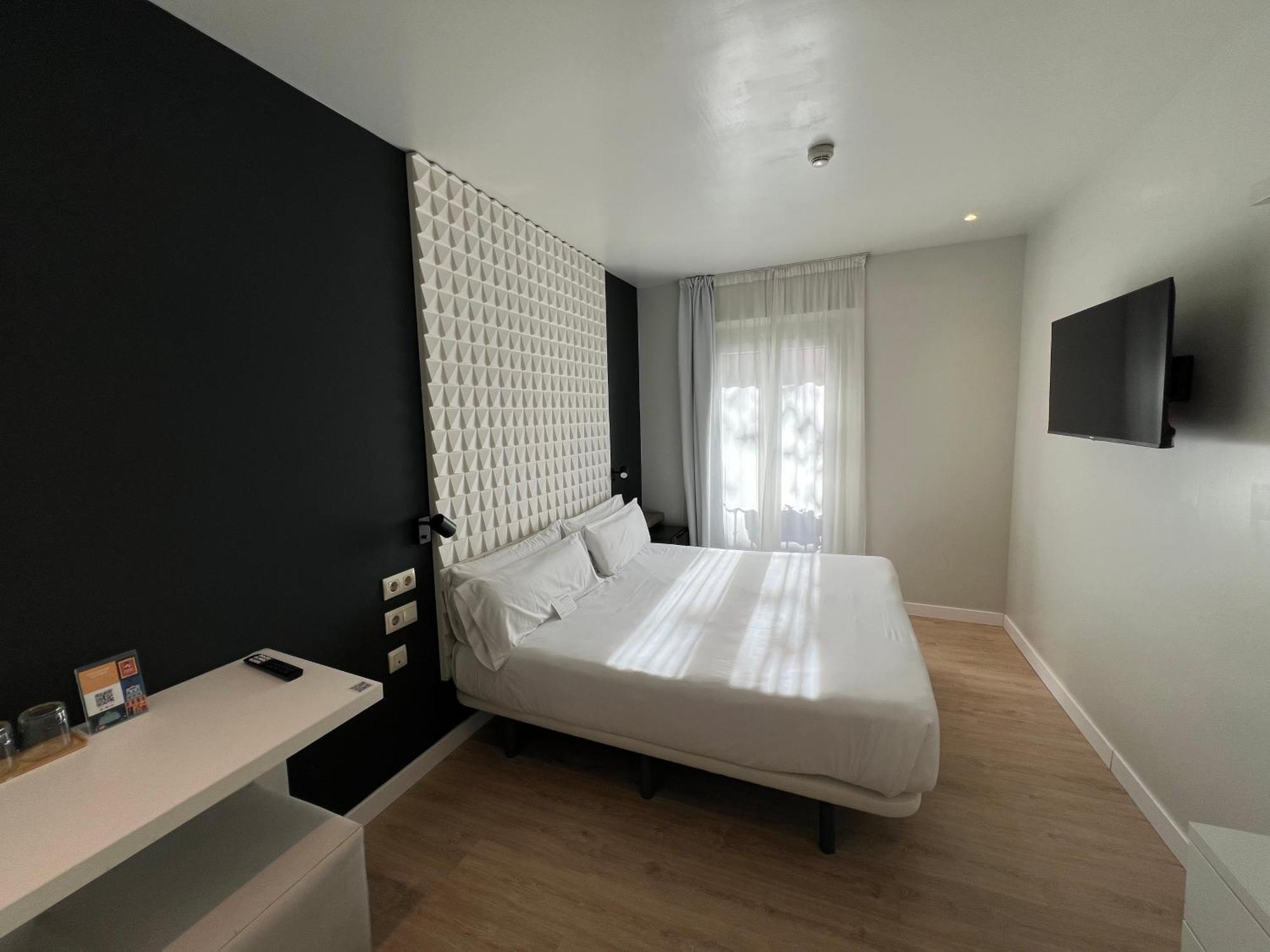 Urbansea Atocha 113 Hotel Madrid Luaran gambar