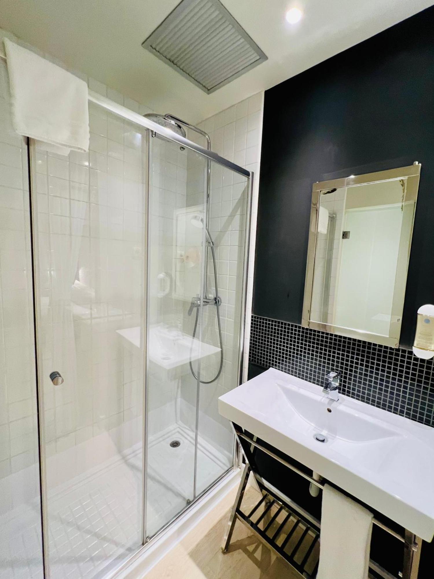 Urbansea Atocha 113 Hotel Madrid Luaran gambar