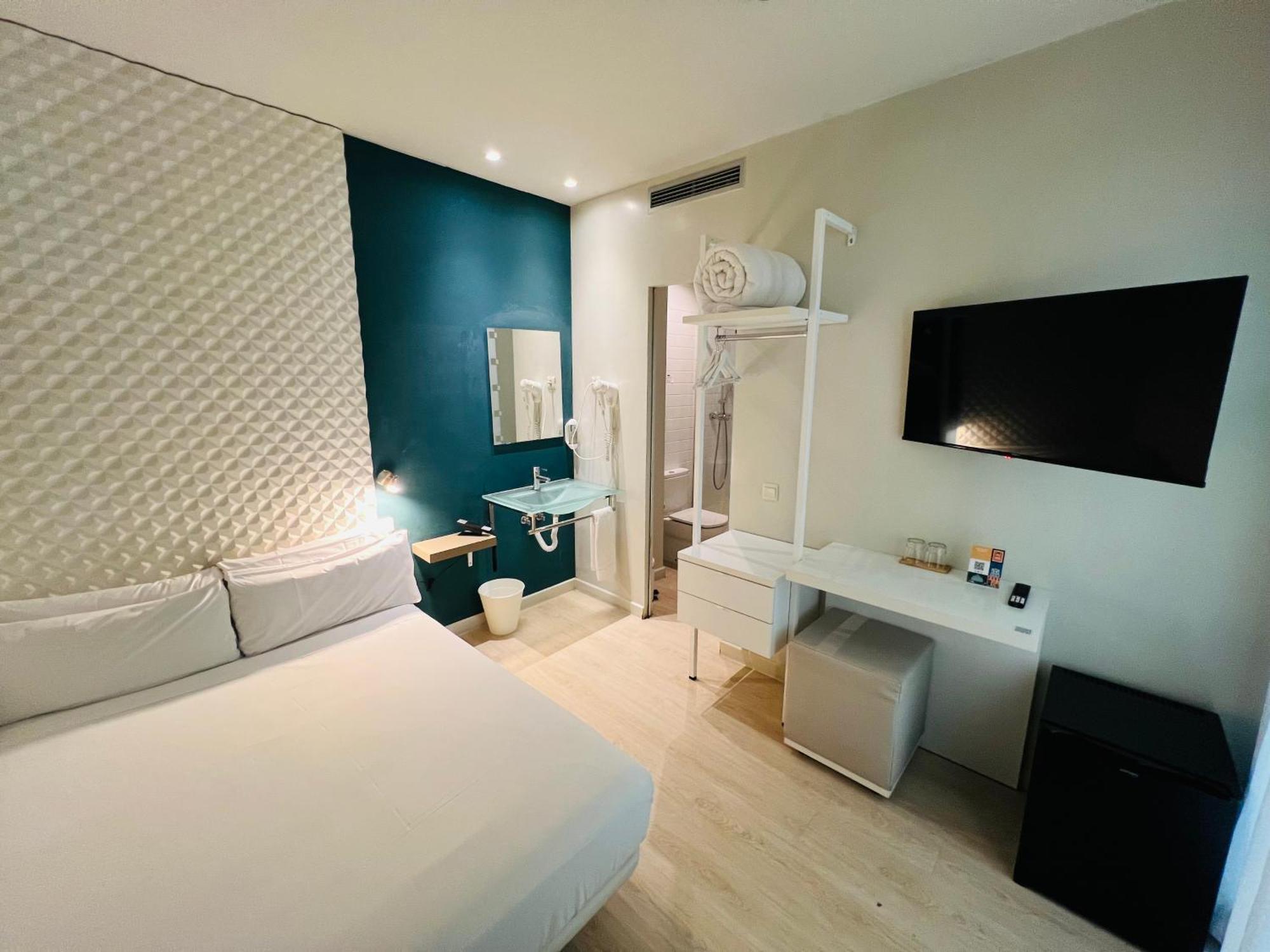 Urbansea Atocha 113 Hotel Madrid Luaran gambar