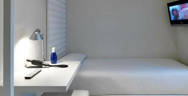Urbansea Atocha 113 Hotel Madrid Luaran gambar